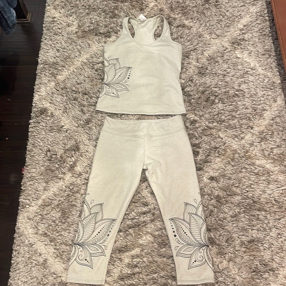 JALA LOTUS YOGA CAPRIS PANTS AND TOP SET